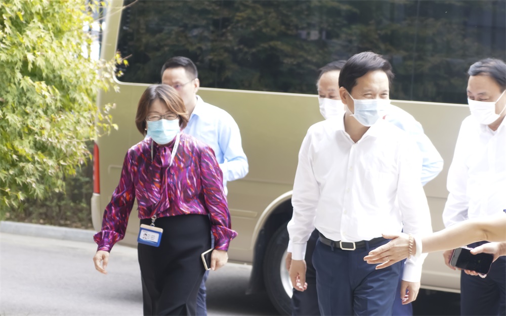 赵一德省长光临888集团科技现场调研 赵一德省长光临888集团科技现场调研