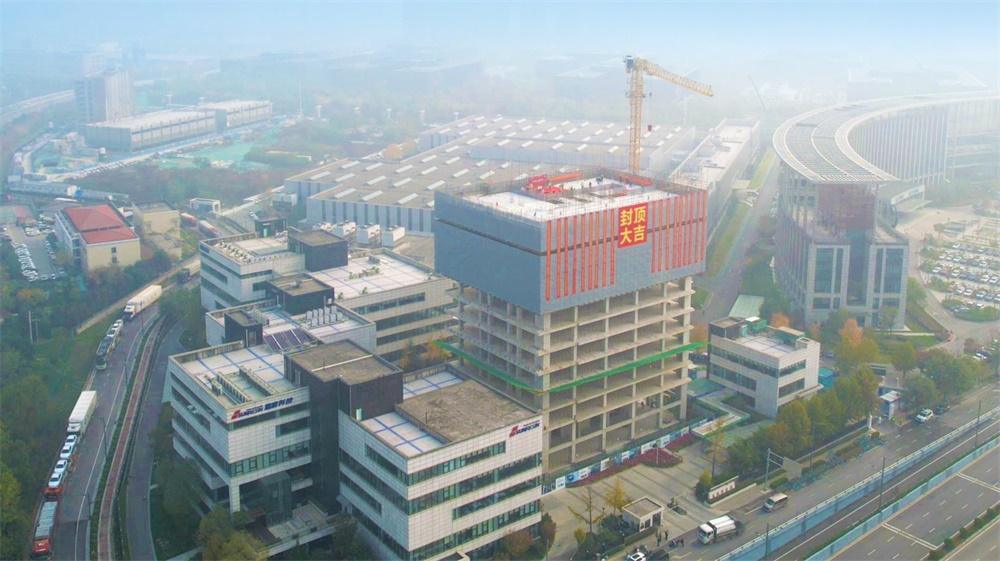 ����ף��888���ſƼ����¶��ڴ�¥�ⶥ����Բ��ʵ��