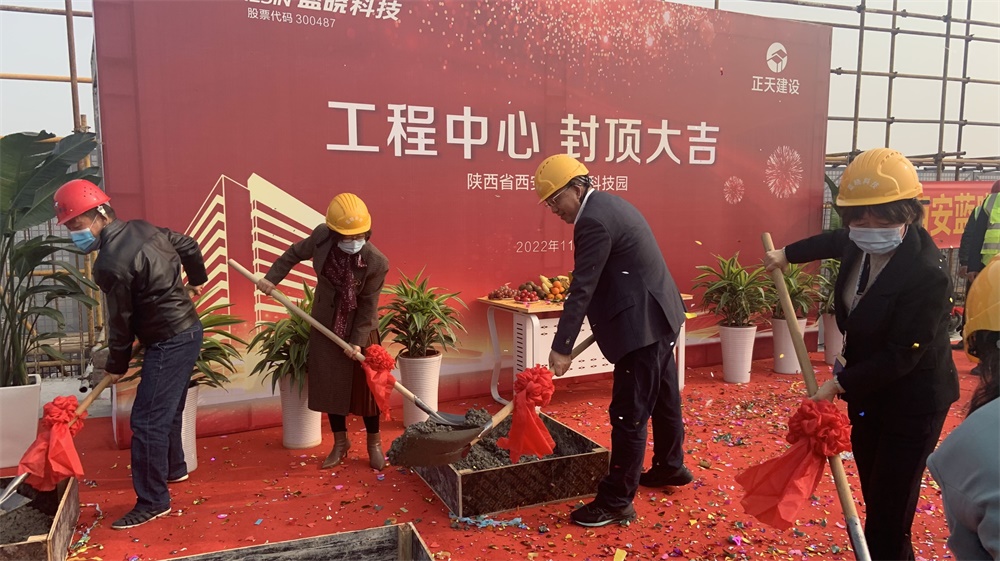 ����ף��888���ſƼ����¶��ڴ�¥�ⶥ����Բ��ʵ��